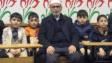 Pendik'te camide 'soba başı muhabbetleri'yle gençlere güvenli ortam sunuluyor