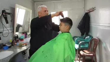 Depremde Yıkılmadı, Berberliğe Devam Ediyor