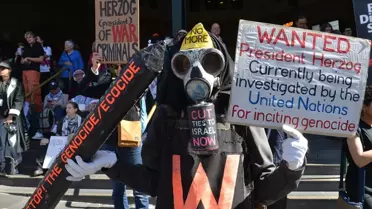 Herzog'un Avustralya Ziyaretinde Protestolar