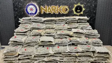 Küçükçekmece'de 4 Tıra Uyuşturucu Operasyonu