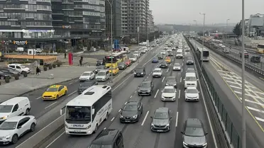 İstanbul'da bayram tatilinin ardından ilk iş gününde trafik yoğunluğu