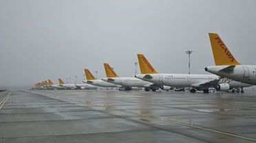 İstanbul'da hava ulaşımına yağmur engeli, onlarca uçak kalkamadı