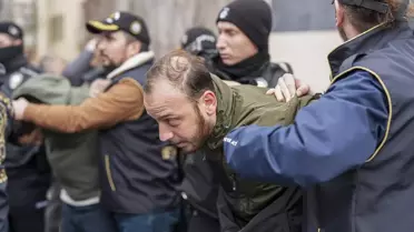 Elleri kelepçeli cepleri boş! Çocuk yaştaki şüphelilere elebaşından darbe