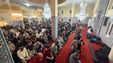 İsveç'te Ramazan Coşkusu İle Teravih Namazı