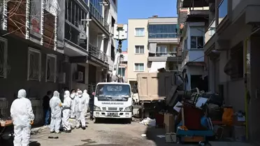 Karabağlar'da Evden 12 Kamyon Çöp Çıktı