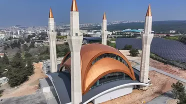 İzmir'de Modern Camii ve Külliye Açılmaya Hazır