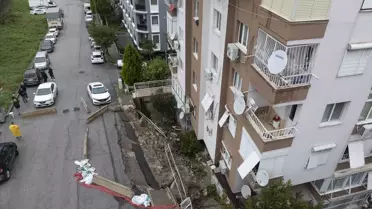 İzmir'de Çöken Duvar Sakinlerini Endişelendiriyor