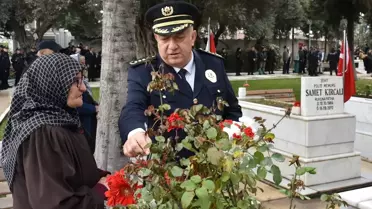 İzmir'de şehit aileleri arife günü yakınlarının mezarını ziyaret etti