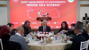 İzmir'de şehit yakınları ve gaziler 'Büyük Aile Sofrası'nda buluştu