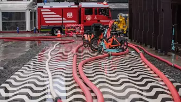 İzmir'de su basan ev ve iş yerlerinde tahliye çalışmaları yapılıyor