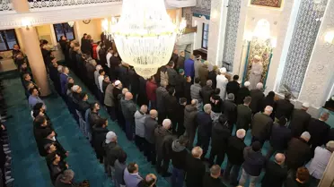 İzmir ve çevre illerde bayram namazı kılındı