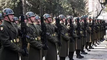 İzmir ve çevre illerde şehitler anıldı, Çanakkale Deniz Zaferi'nin yıl dönümü kutlandı