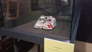 Filistin'e Destek: Sessiz Ayakkabılar Sergisi