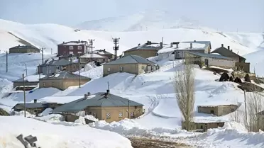 Başkale'de Çığ ve Kara Rağmen Dayanışma