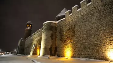 Erzurum'da Tarihi Yapılar Karla Kaplandı