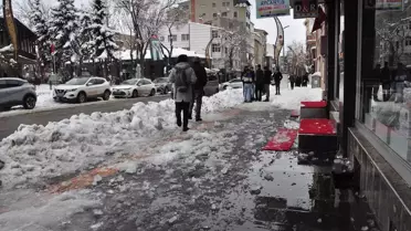 Kars'ta Buz Sarkıtı Çocuk Yaraladı