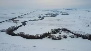 Kars'taki Menderesler Karda Beyaza Büründü