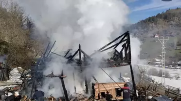 Kastamonu'da Yangın: Ahşap Ev Kullanılamaz Hale Geldi