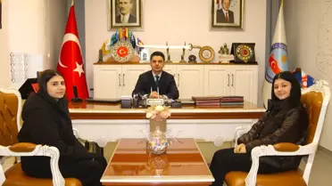 Taşova Kaymakamı, TÜBİTAK Proje Yarışmalarında Başarı Gösteren Öğrencilerle Bir Araya Geldi