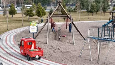 Kayseri Büyükşehir Belediyesi ekipleri millet bahçesinde bakım, onarım ve temizlik çalışmalarını sürdürüyor