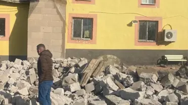 Kayseri'de Hasar Gören Minare Kontrollü Yıkıldı