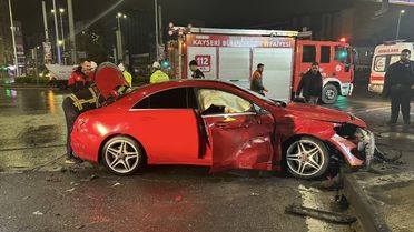 Kayseri'de Trafik Kazası: 2 Yaralı