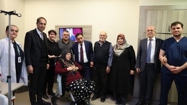 Kayseri Valisi Çiçek, hastanede tedavi gören şehit annesini ziyaret etti