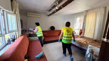 Kepez'de şehit ve gazi ailelerinin evlerinde bayram temizliği yapıldı