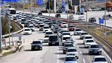 Kırıkkale'de Dönüş Yolculuğunda Yoğun Trafik