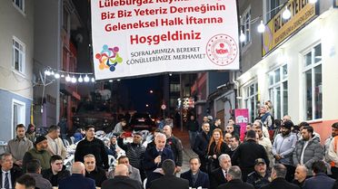 Vali Turan Roman Vatandaşlarla İftar Yaptı