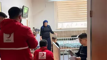 Kızılay'dan Hastanede Bayram Ziyareti