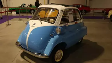 Sofya'da Retro Otomobil Sergisi