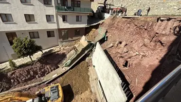 Gebze'de İstinat Duvarı Çöktü