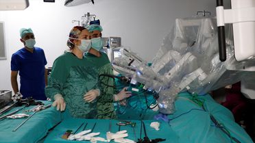 KOÜ Hastanesi'nde 100 Robotik Ameliyat Başarısı