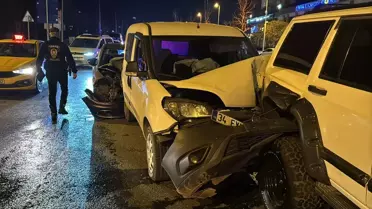 Küçükçekmece'de Zincirleme Kaza: 2 Yaralı