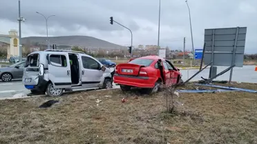 Altıntaş'ta Kaza: 8 Yaralı