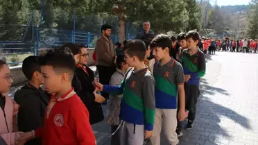 Kütahya'da ikinci ara tatilin başlaması dolayısıyla öğrenciler şimdiden bayramlaştı