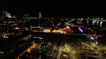 Libyalılar başkent Trablus'ta 17 Şubat Devrimi'nin 15. yıldönümünü kutladı