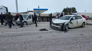 Malatya'da hafif ticari araç ve otomobilin çarpıştığı kazada 2 kişi yaralandı