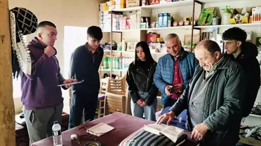 Malatya'da lise öğrencileri bakkal veresiye defterindeki borçları ödedi