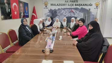 Kadın Kolları'ndan Akgün'e Destek