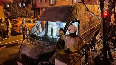 Maltepe'de Park Halindeki Araçlar Yandı