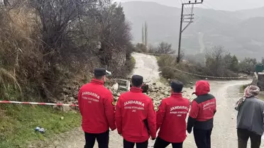 Bahçe Duvarı Kamyonetin Üzerine Çöktü, Sürücü Hayatını Kaybetti