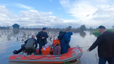 Manisa'da Sağanakta Mahsur Kalan Aile Kurtarıldı