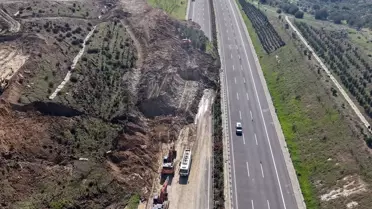 İstanbul-İzmir Otoyolu'nda Heyelan Temizleme Çalışmaları