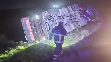 Nusaybin'de Tır Devrildi: Sürücü Yaralı