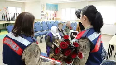 Jandarma, Yaşlılar Haftası'nda Bakım Merkezini Ziyaret Etti