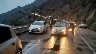 Mersin'de Heyelan Kara Yolunu Kapadı