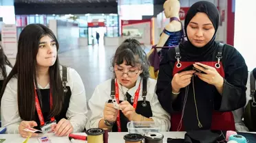 Öğrenciler, Uluslararası Fuarda Kültürel Mirası Tanıtıyor