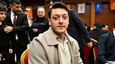 Mesut Özil, Avcılar'daki iftar programında gençlerle buluştu